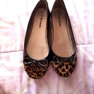 Black patent leather leopard toe flats